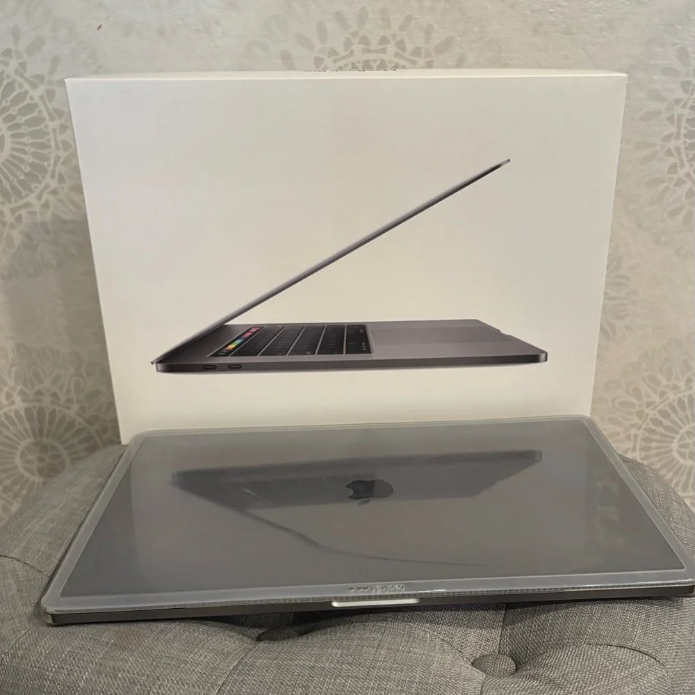 Apple MacBook Pro - Silver - Picture 3 of 9